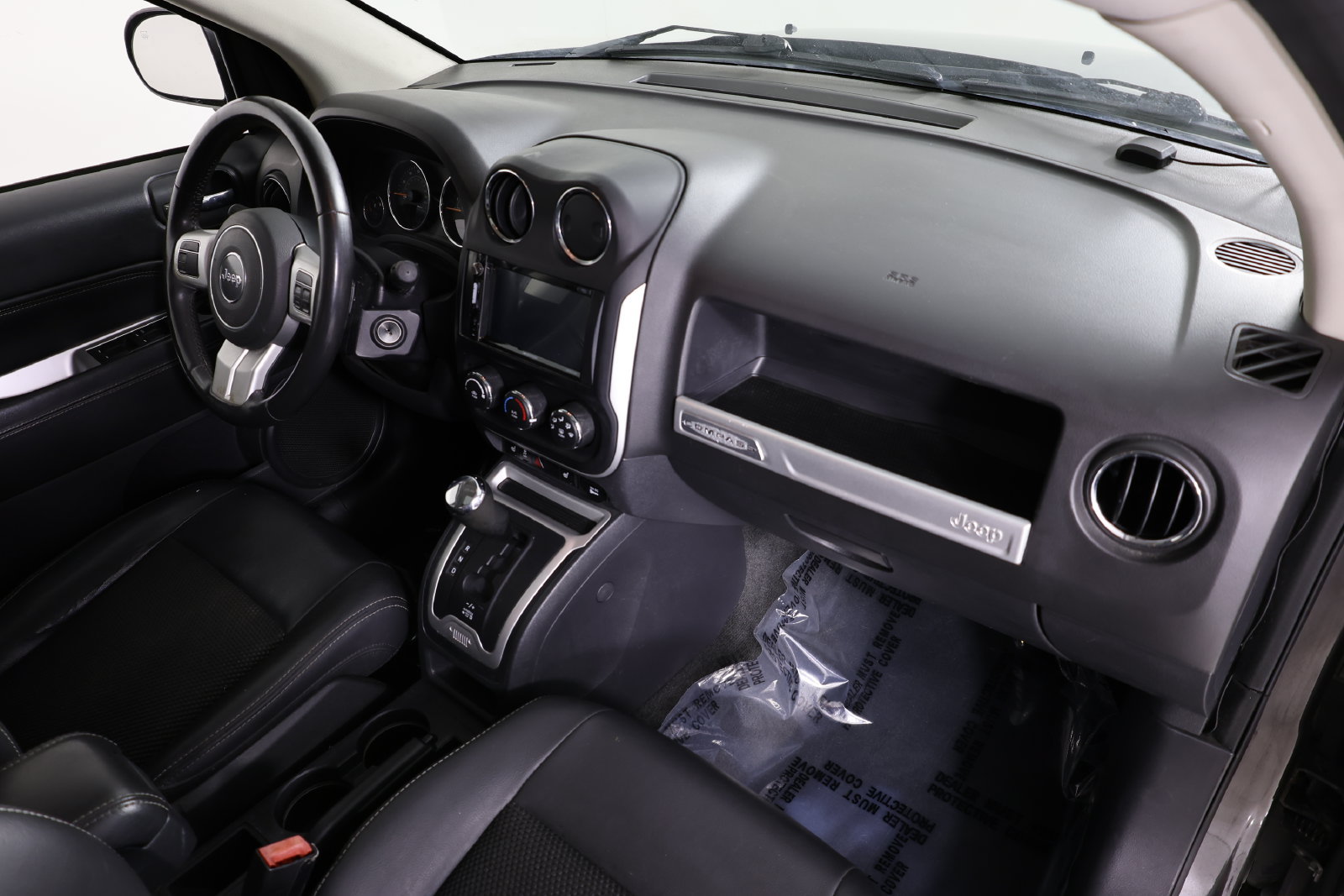 Used 2015 Jeep Compass Latitude w/ Sun/Sound Group FWD image 26
