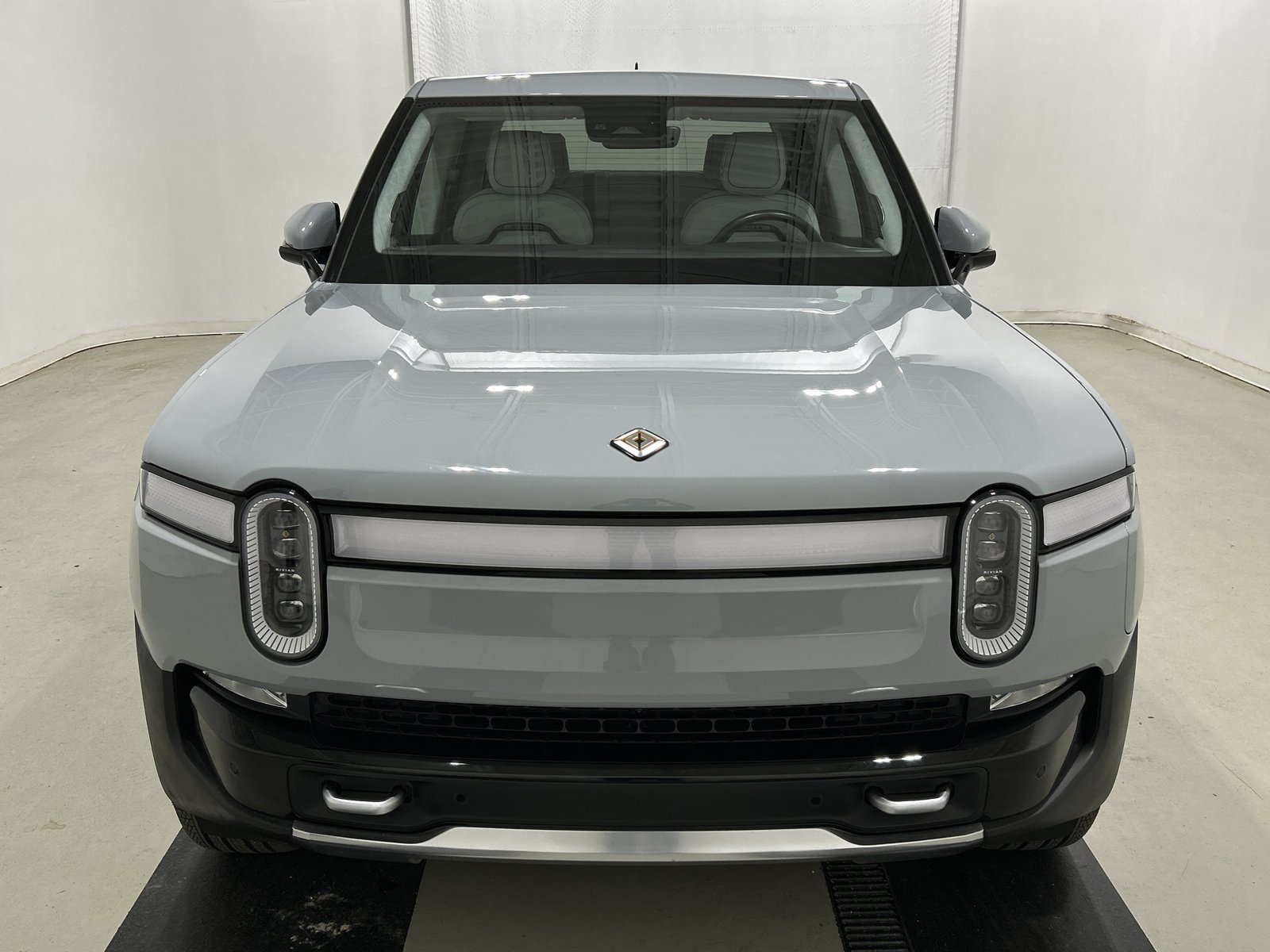 Used 2024 Rivian R1T Adventure Dual AWD/4WD image 8