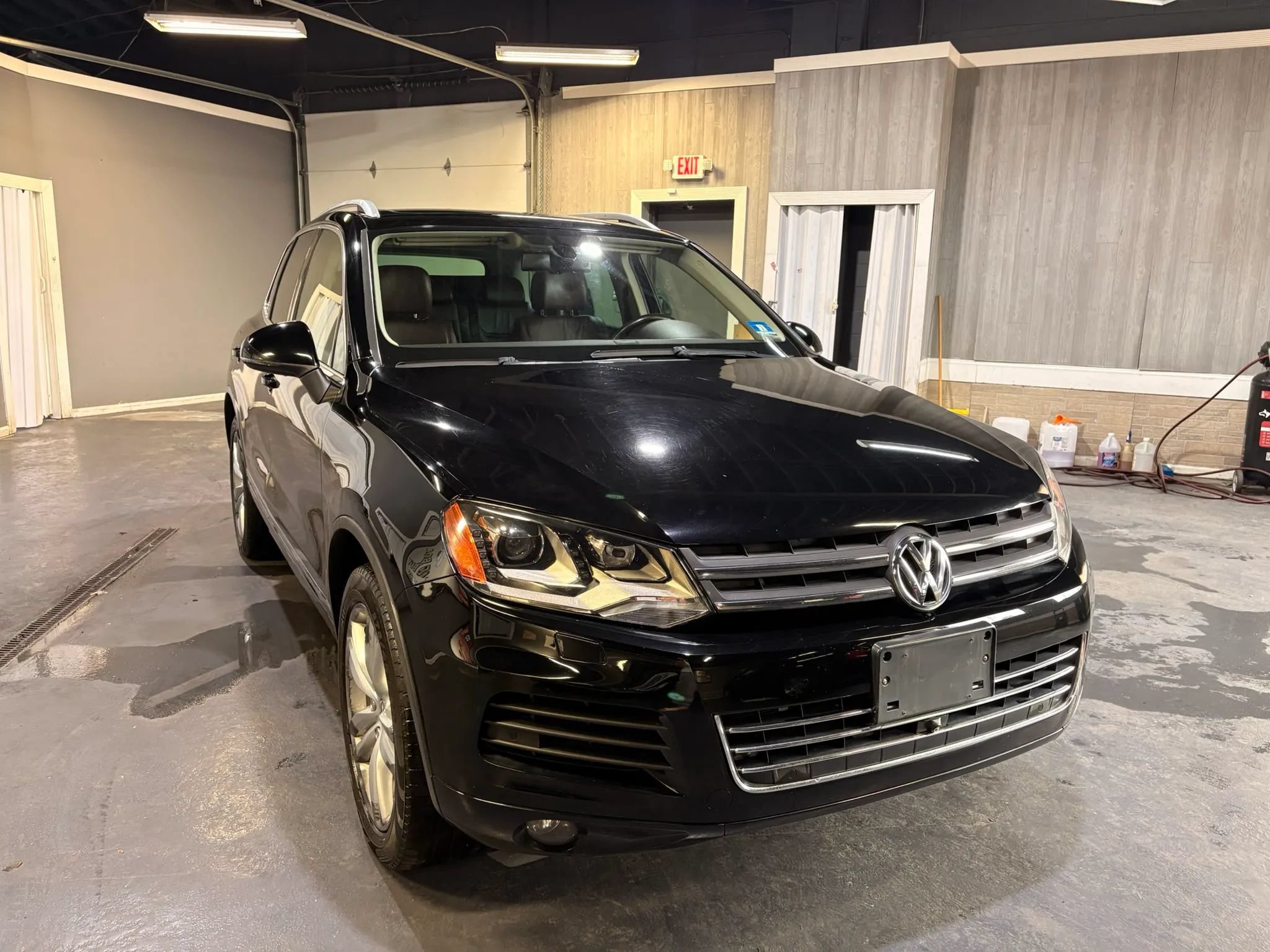 Used 2014 Volkswagen Touareg Executive AWD/4WD image 8