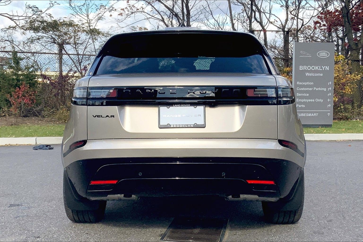 New 2026 Land Rover Range Rover Velar Dynamic SE image 4