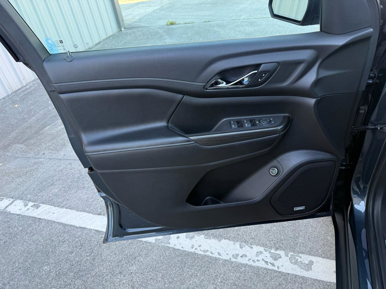 Used 2019 GMC Acadia SLT w/ Black Edition image 17