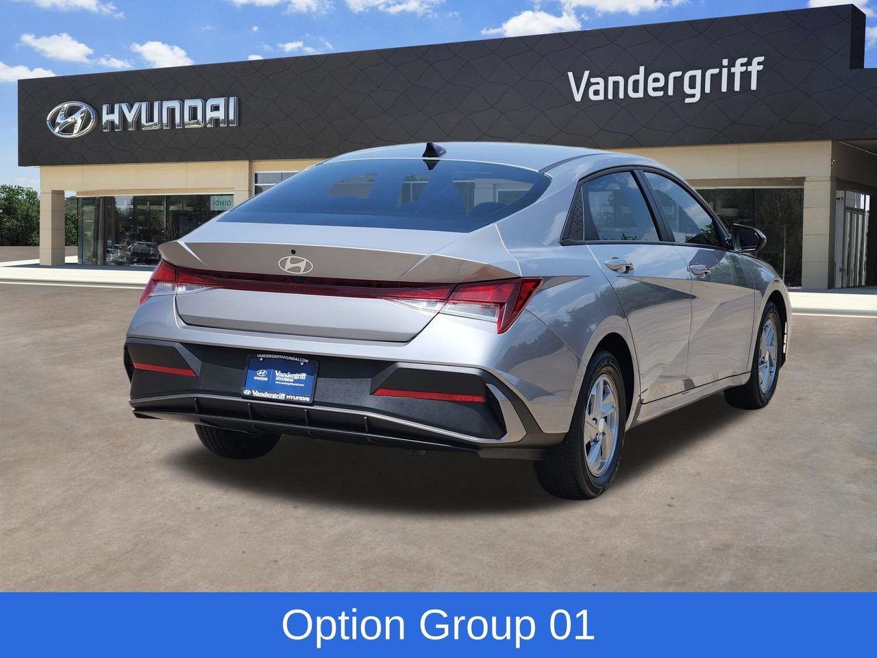 Certified 2025 Hyundai Elantra SE FWD image 4