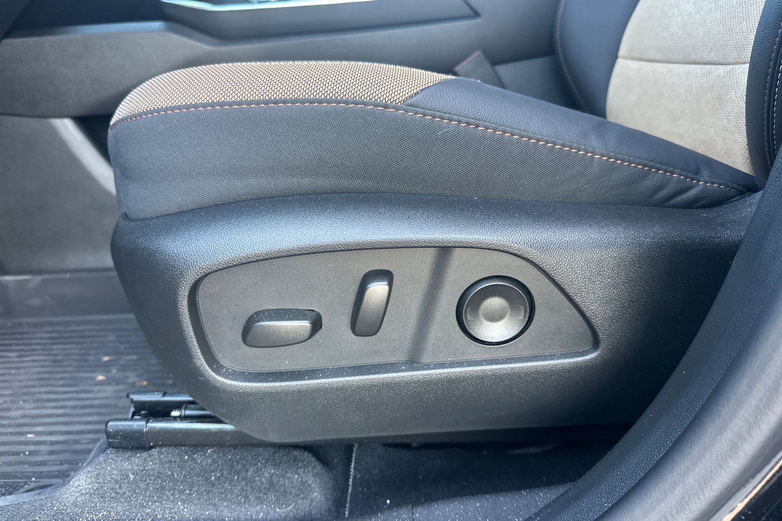 Used 2026 Chevrolet Equinox ACTIV w/ Convenience Package III FWD image 13