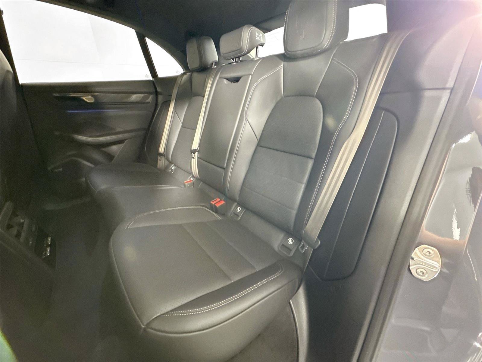 Certified 2025 Porsche Macan Turbo Electric AWD/4WD image 26