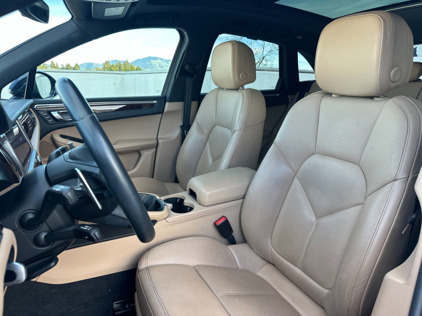 Certified 2023 Porsche Macan w/ Premium Package Plus image 5