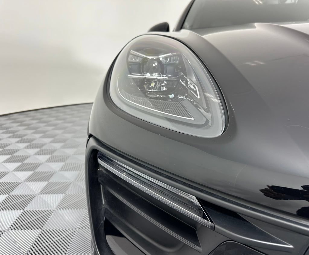 Certified 2025 Porsche Macan w/ Premium Package Plus AWD/4WD image 9