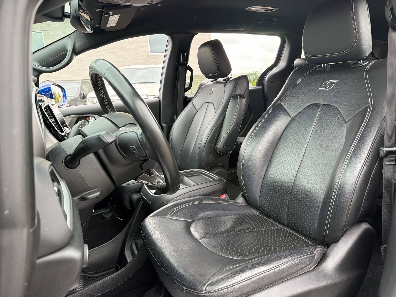 Used 2020 Chrysler Pacifica Touring-L AWD/4WD image 22