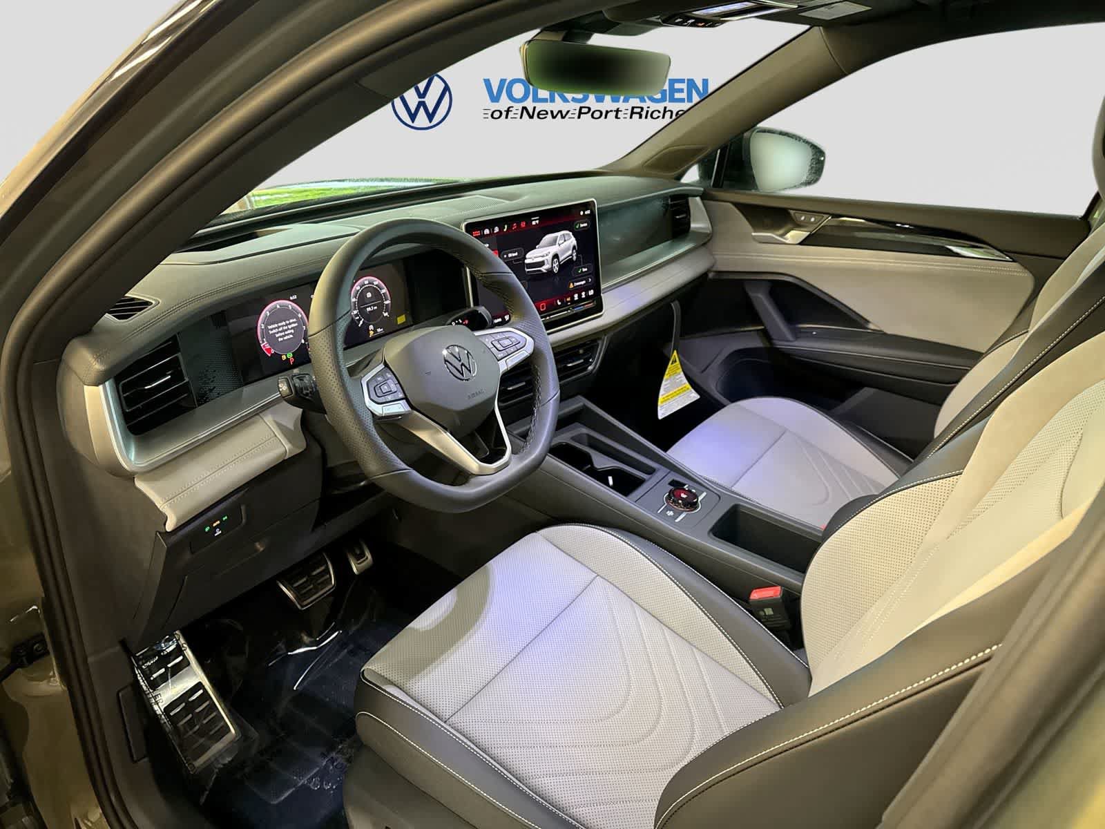 New 2026 Volkswagen Tiguan SE R-Line FWD image 10