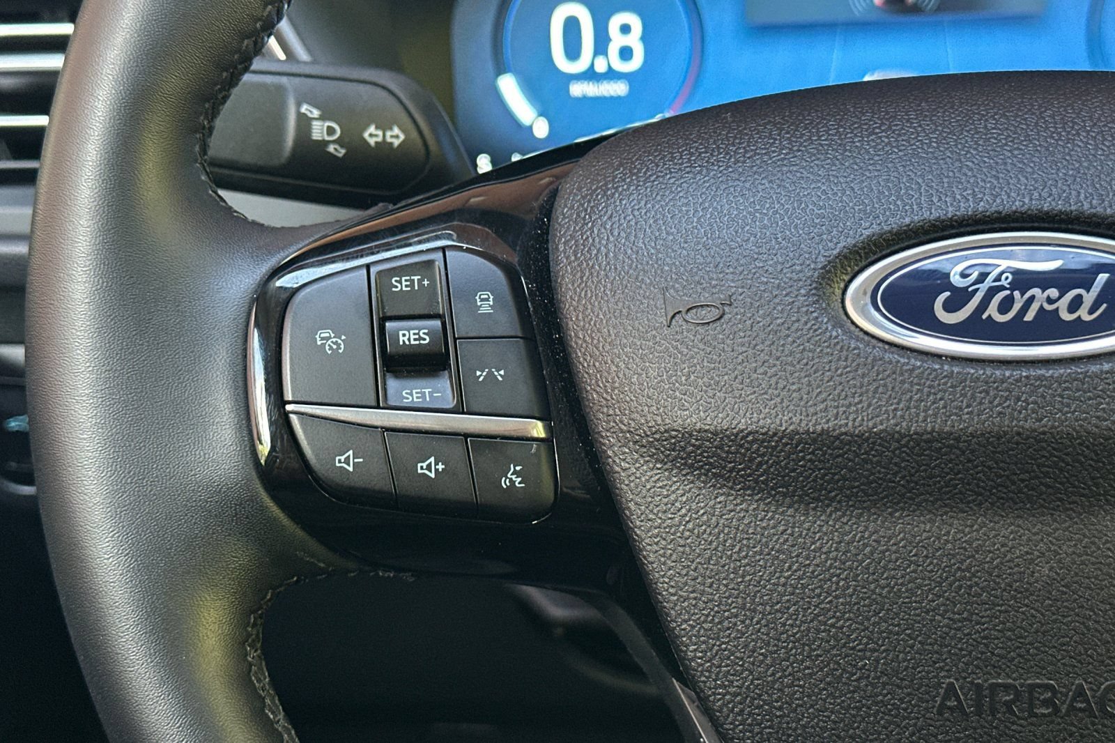 Used 2025 Ford Escape Platinum AWD/4WD image 32