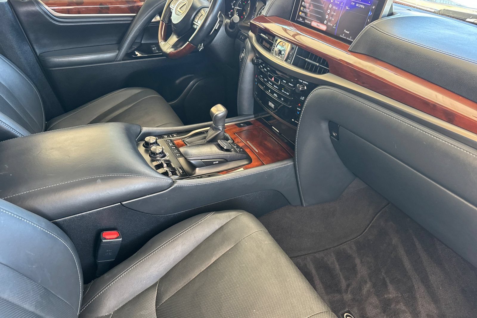 Used 2019 Lexus LX 570 4WD image 17