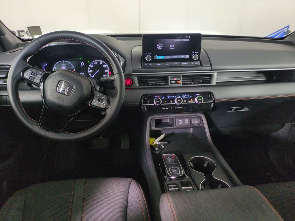 Used 2025 Honda Pilot Sport image 12