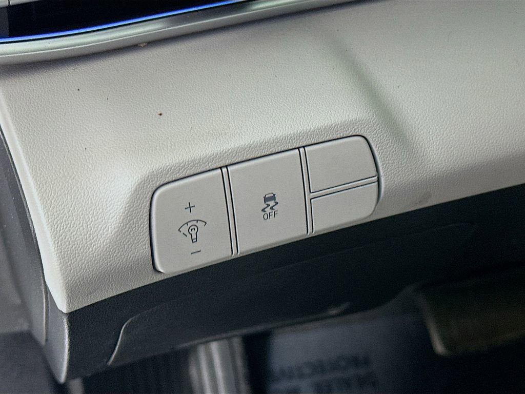 Used 2024 Hyundai Elantra Limited image 15