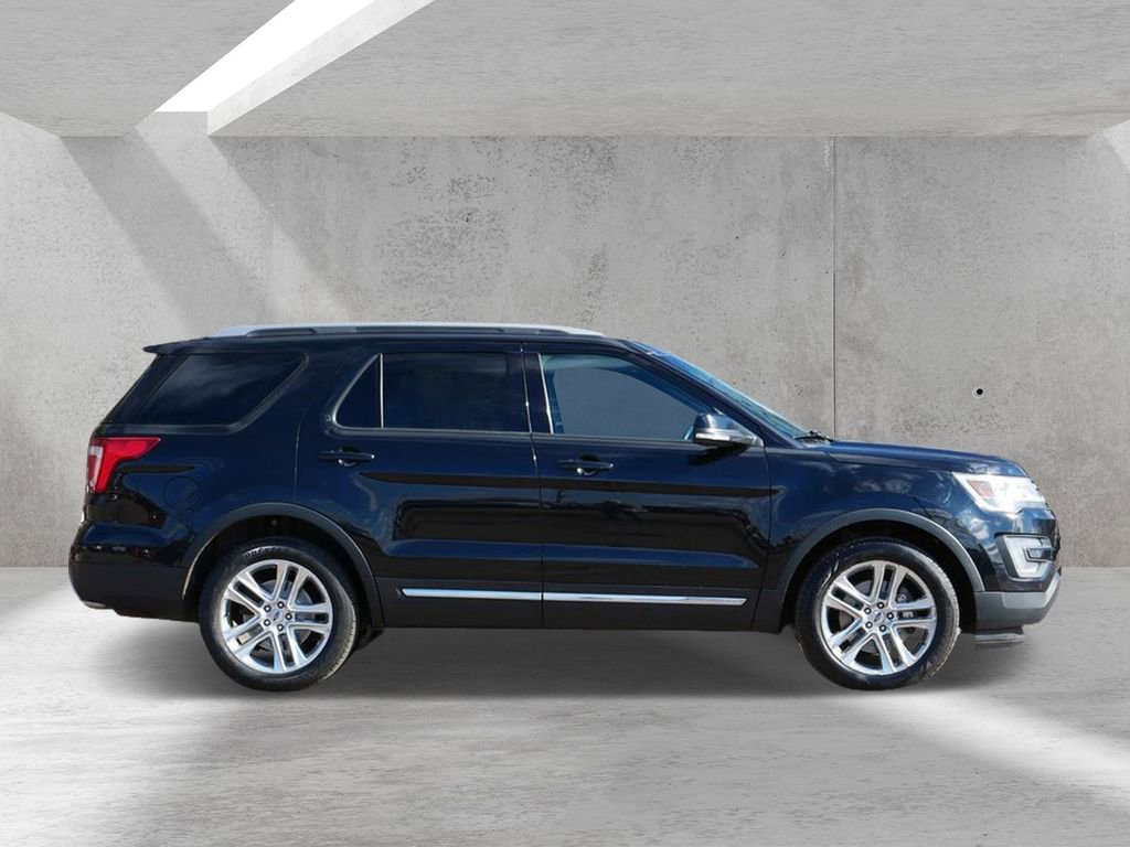 Used 2016 Ford Explorer XLT w/ Equipment Group 202A image 2