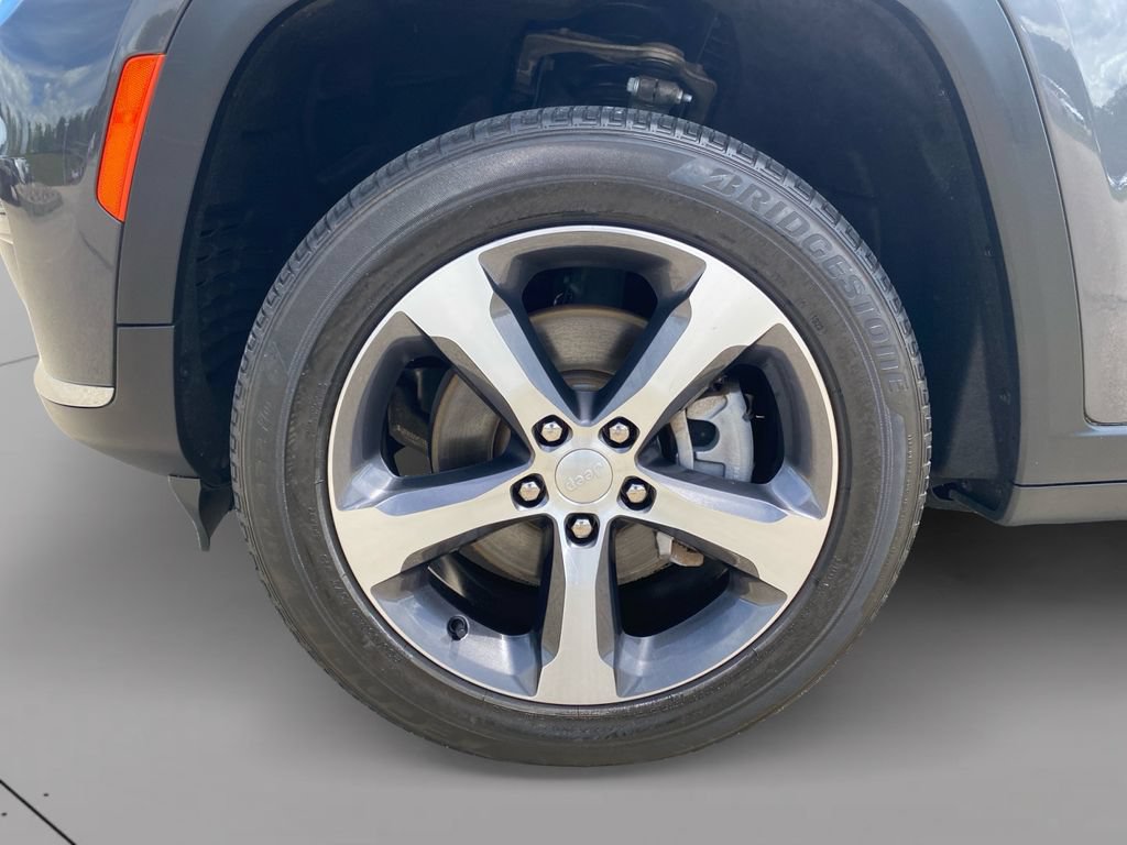 Used 2023 Jeep Grand Cherokee L Limited AWD/4WD image 9