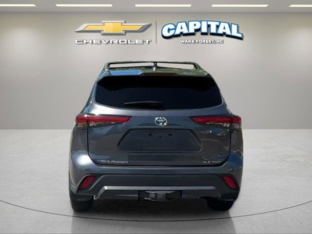 Used 2020 Toyota Highlander XLE AWD/4WD image 4