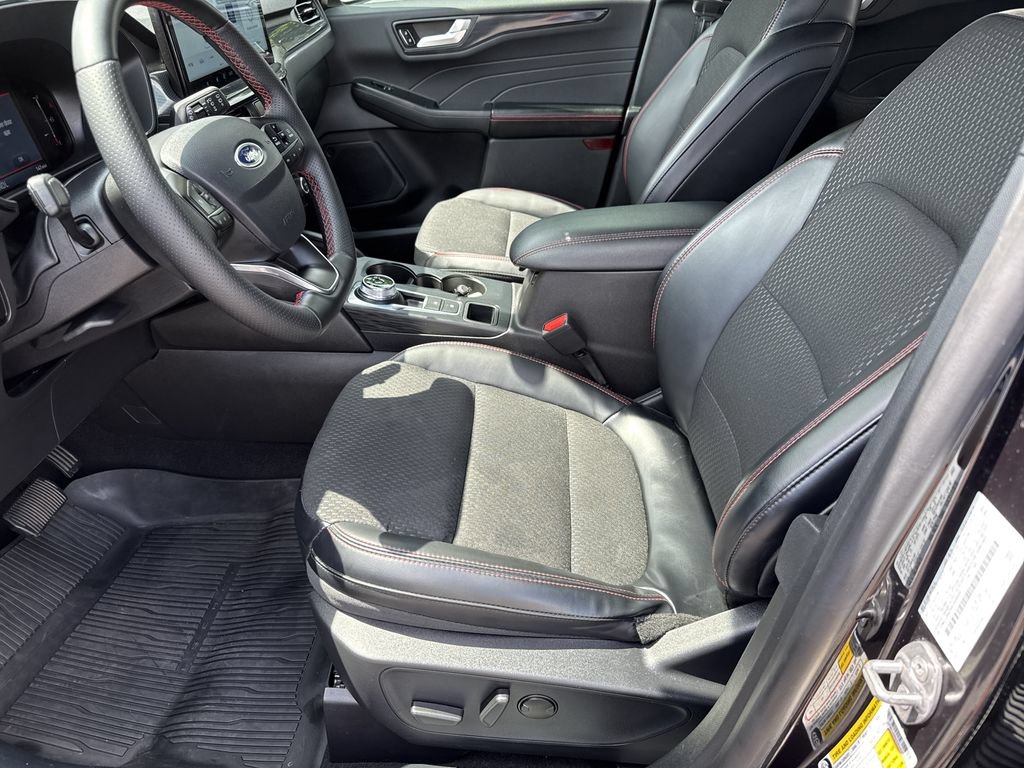 Used 2025 Ford Escape ST-Line Select w/ Tech Pack #1 AWD/4WD image 9