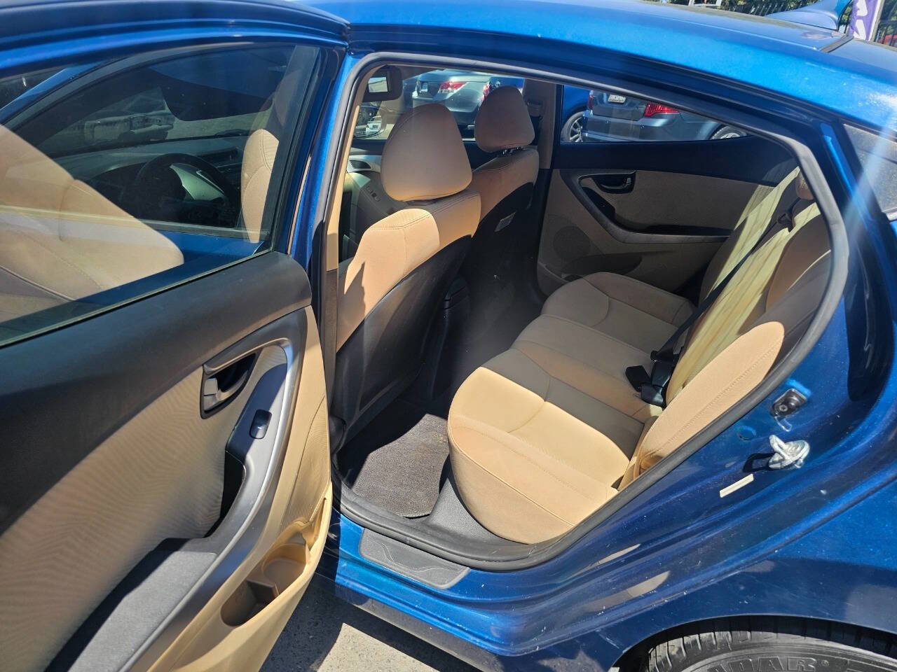 Used 2013 Hyundai Elantra GLS w/ Preferred Pkg image 5