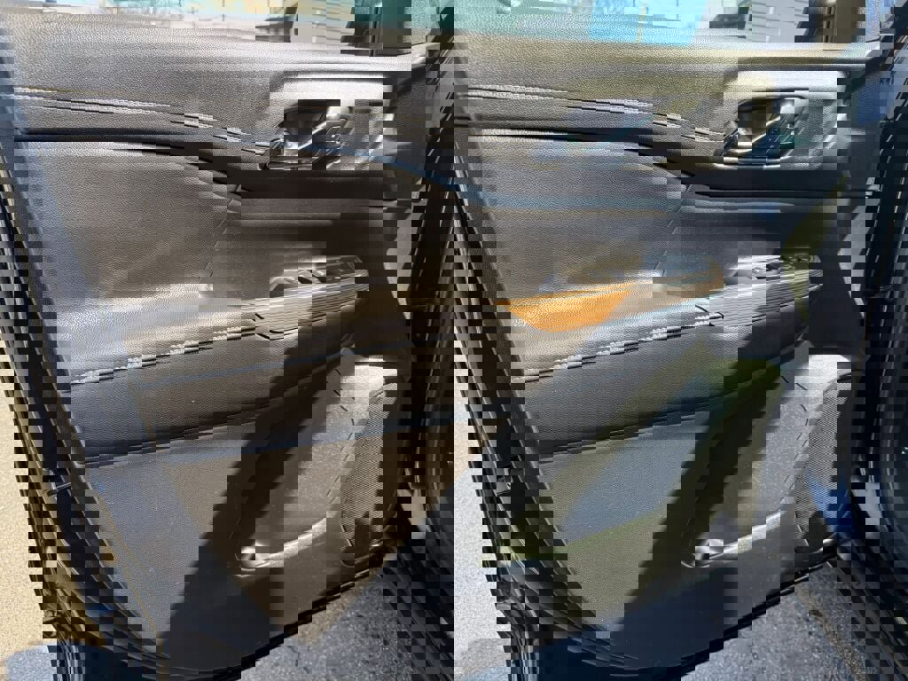 Used 2021 GMC Acadia SLE image 9