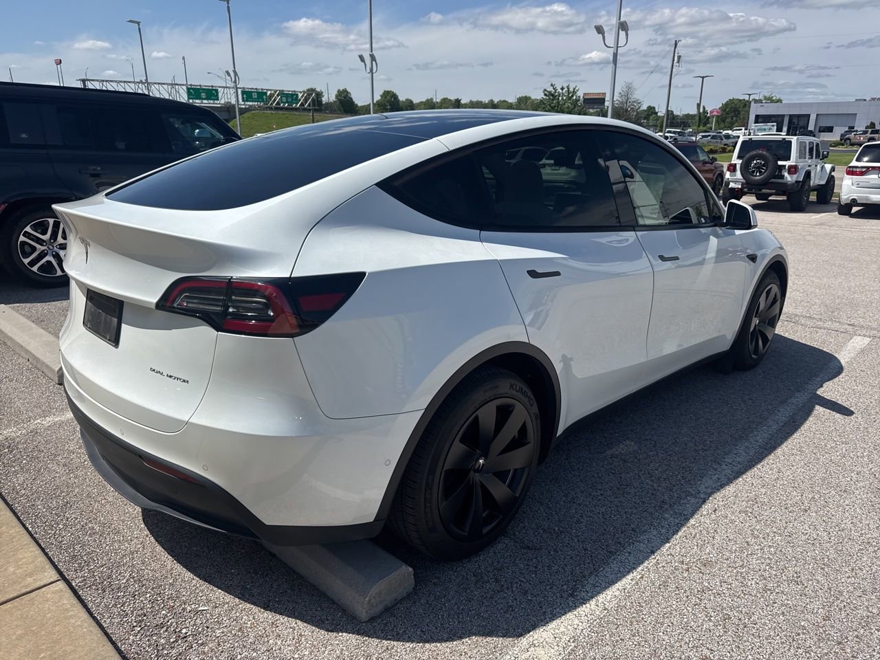 Used 2022 Tesla Model Y Long Range AWD/4WD image 3
