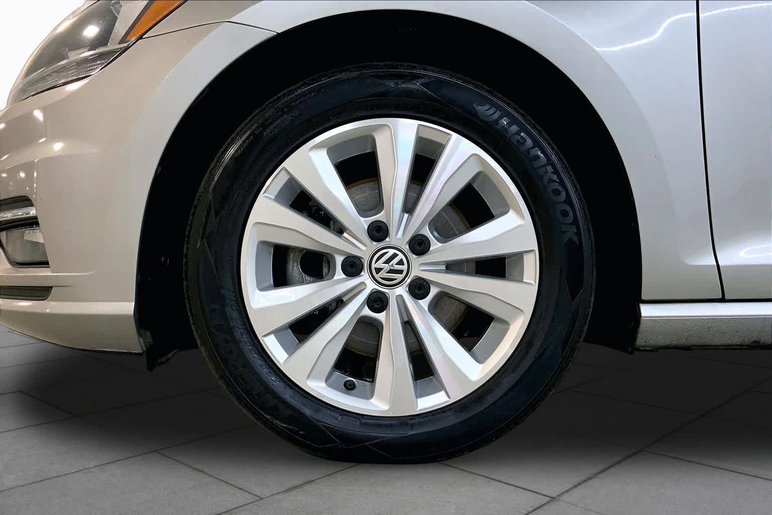 Used 2018 Volkswagen Golf SE FWD image 10