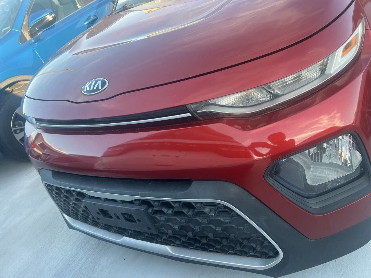 Used 2020 Kia Soul LX FWD image 2