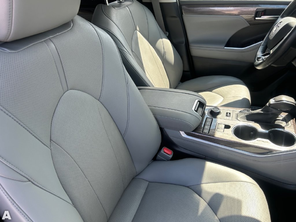 Used 2021 Toyota Highlander Limited AWD/4WD image 11
