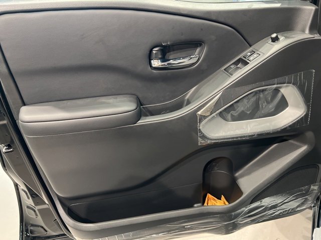 Used 2025 Nissan Frontier SV image 12