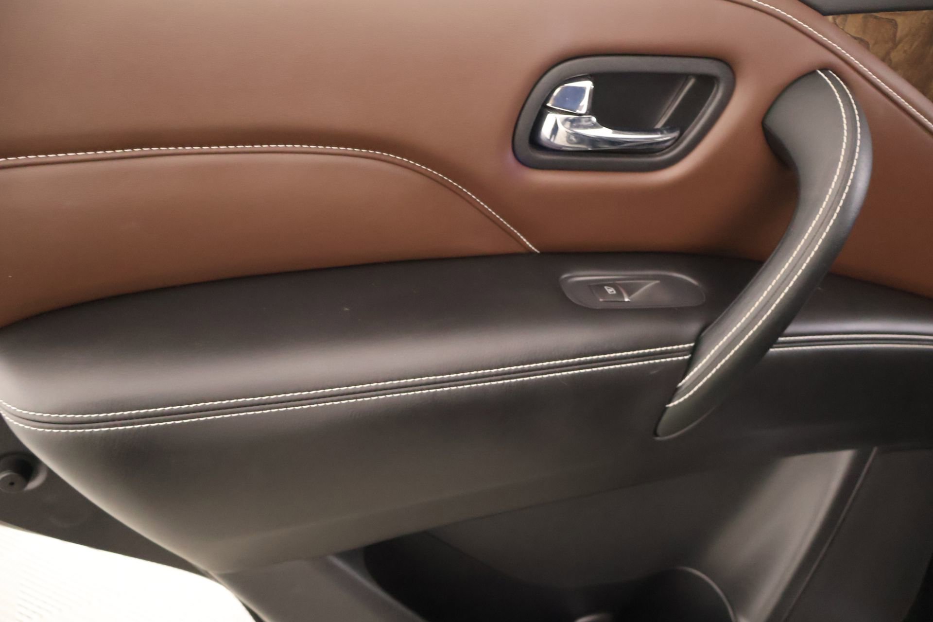 Used 2022 INFINITI QX80 Premium Select AWD/4WD image 19