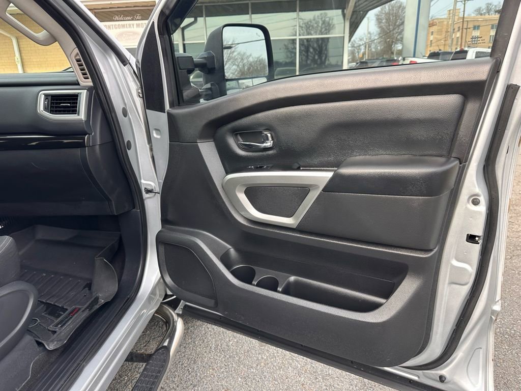 Used 2018 Nissan Titan SV w/ SV Convenience Package image 20