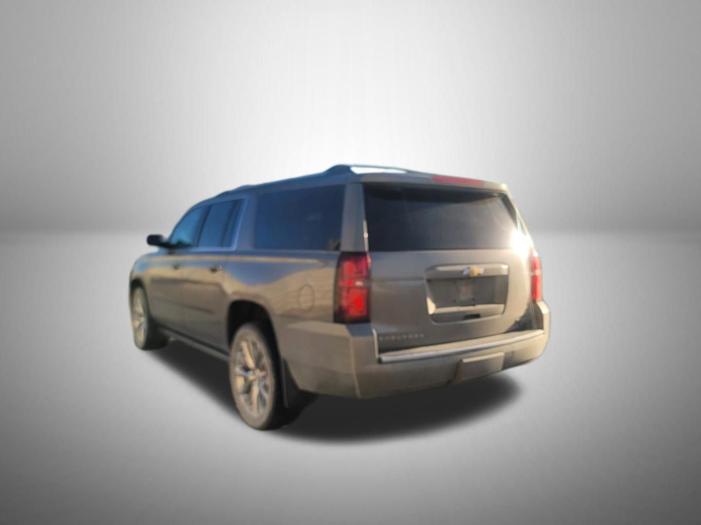 Used 2019 Chevrolet Suburban Premier w/ Premier Plus Edition AWD/4WD image 3