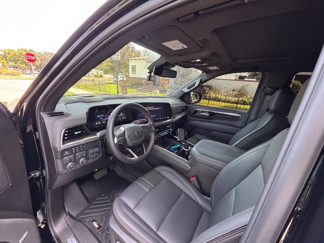 Used 2025 Chevrolet Suburban RST w/ Comfort Package AWD/4WD image 25