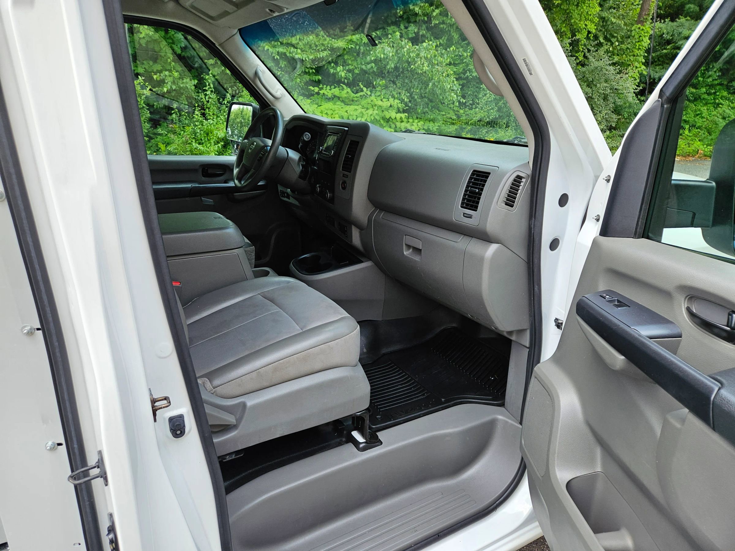 Used 2018 Nissan NV 2500 SV image 8