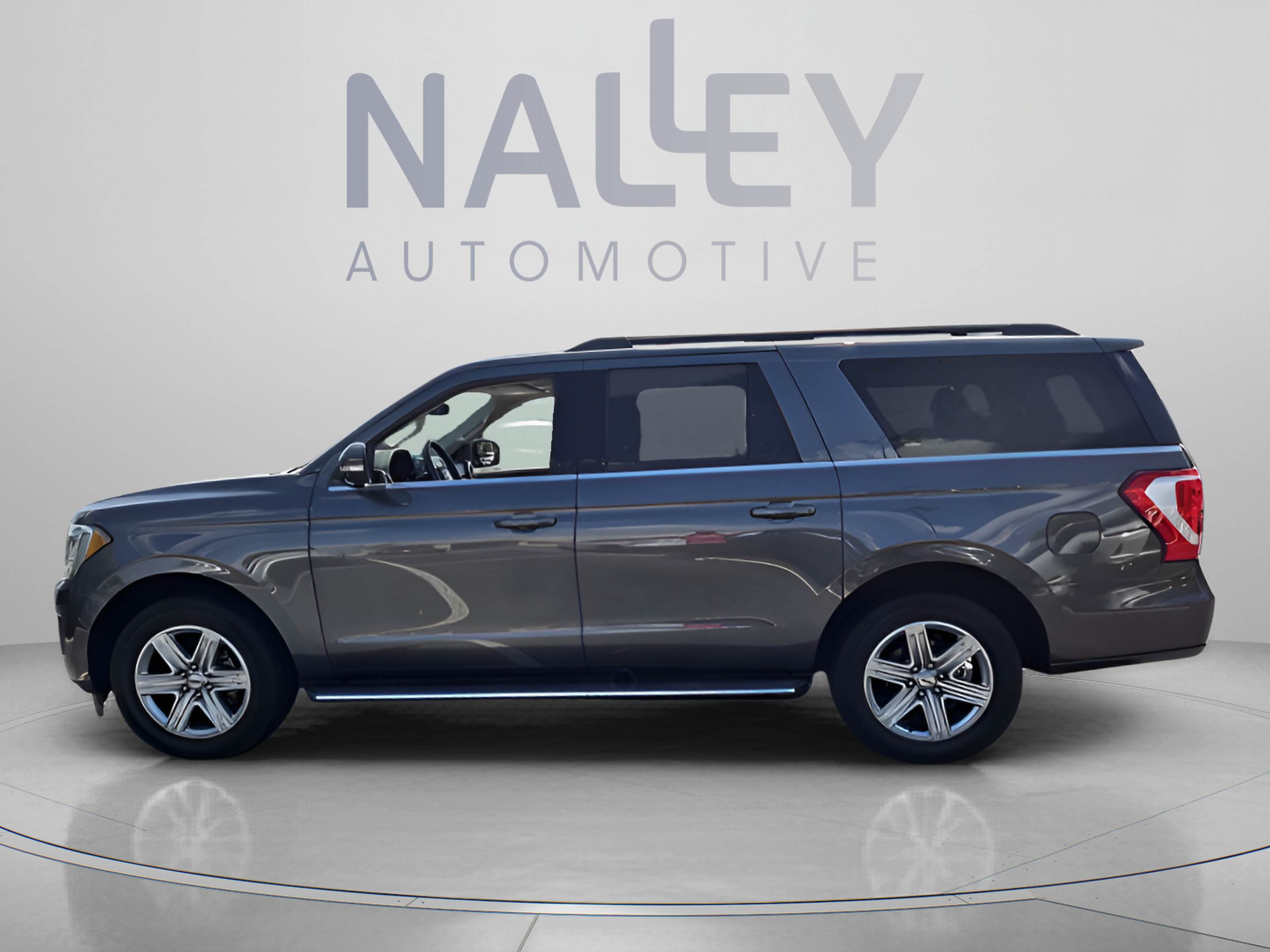 Used 2021 Ford Expedition Max XLT RWD image 2