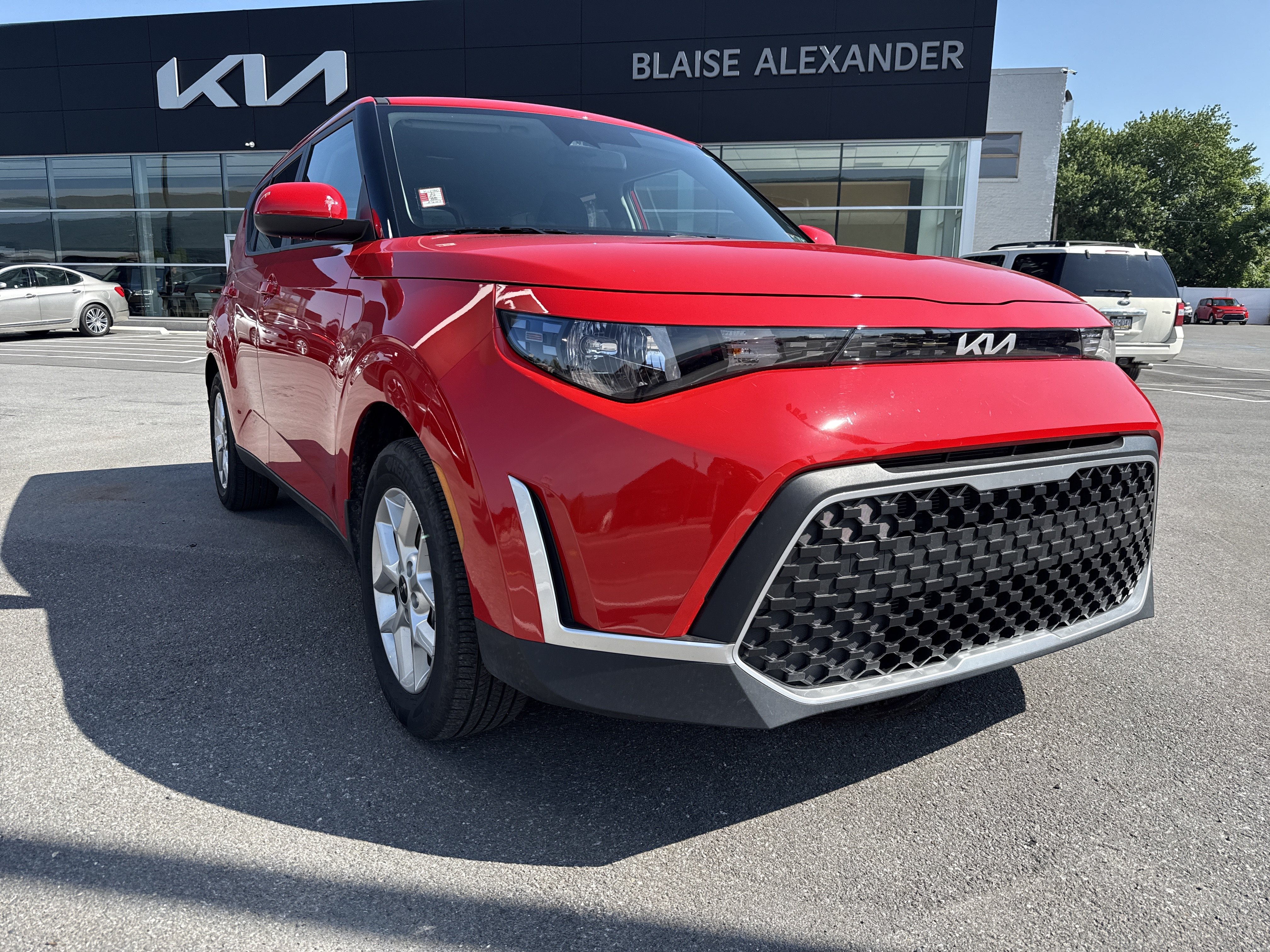 Certified 2025 Kia Soul LX w/ LX Technology Package FWD image 1