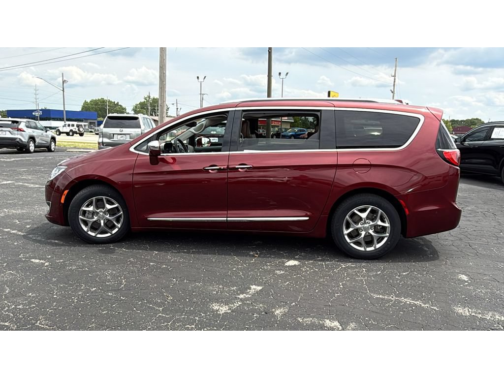 Used 2017 Chrysler Pacifica Limited w/ Advanced Safetytec Group FWD image 4