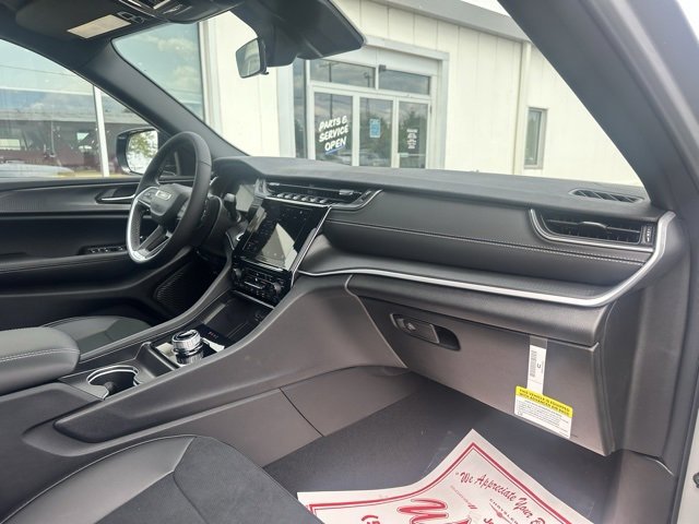 New 2025 Jeep Grand Cherokee L Altitude image 12