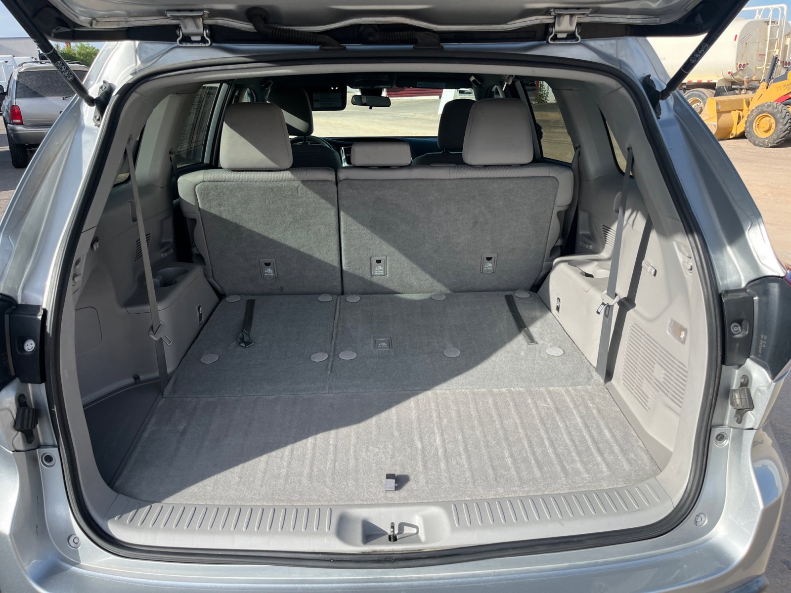 Used 2019 Toyota Highlander LE FWD image 16