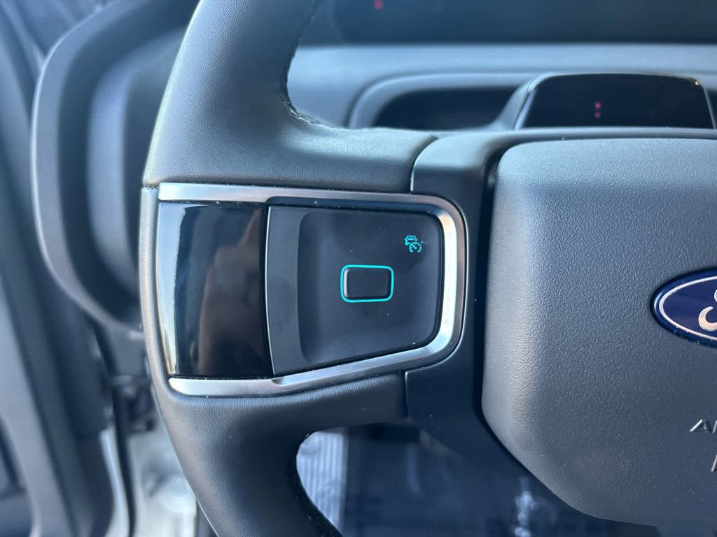 Used 2025 Ford Expedition Active image 11