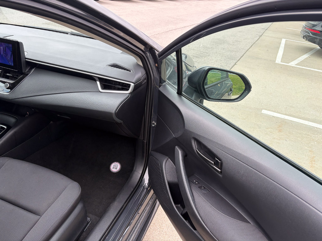 Used 2025 Toyota Corolla LE FWD image 15