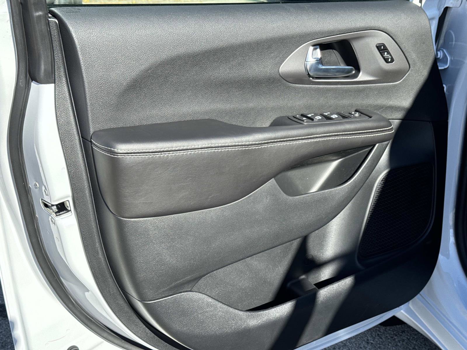 New 2026 Chrysler Pacifica Select image 17