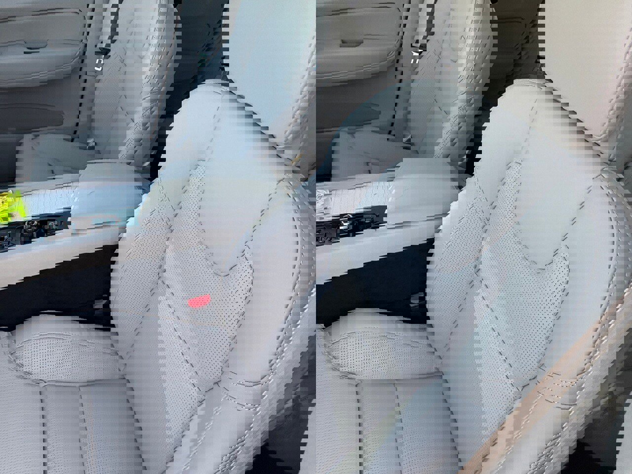 New 2026 Volvo XC60 T8 Ultra w/ Protection Package Premier image 19