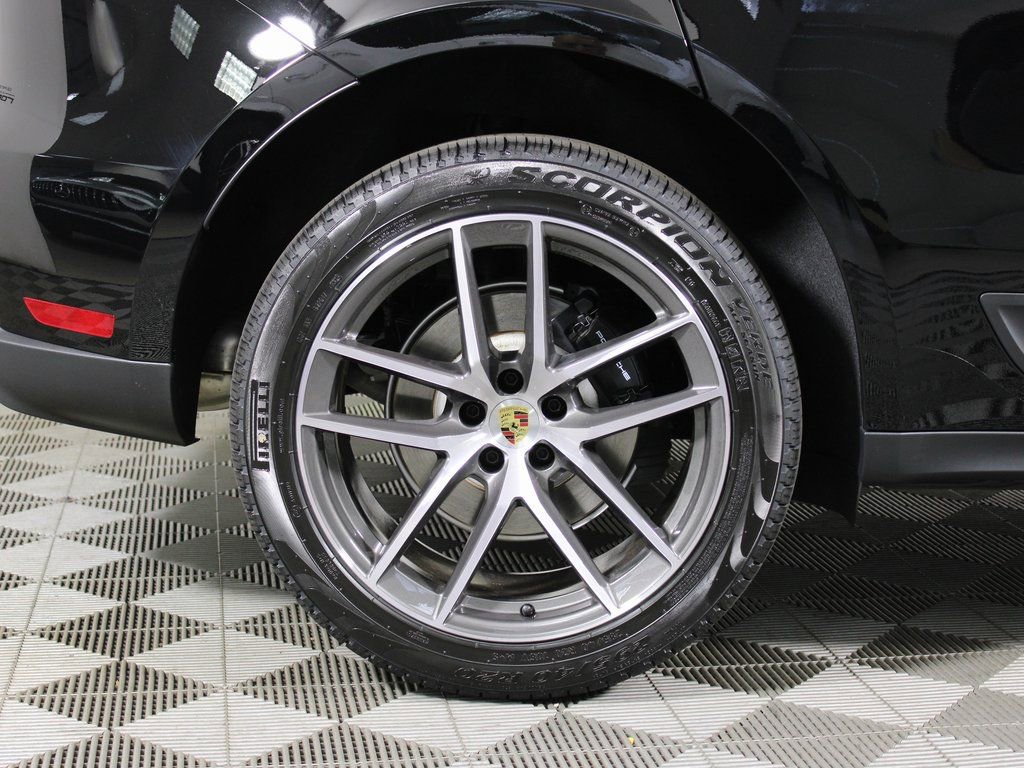 Certified 2026 Porsche Macan image 42