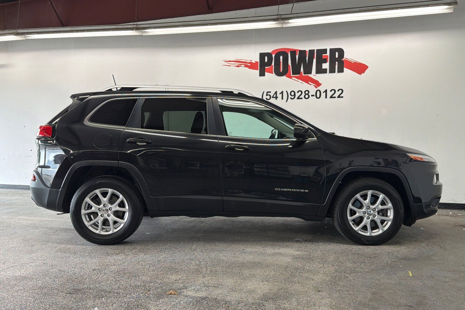 Used 2016 Jeep Cherokee Latitude w/ Comfort/Convenience Group AWD/4WD image 2