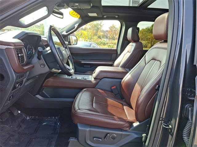 Used 2023 Ford Expedition Max Limited image 13