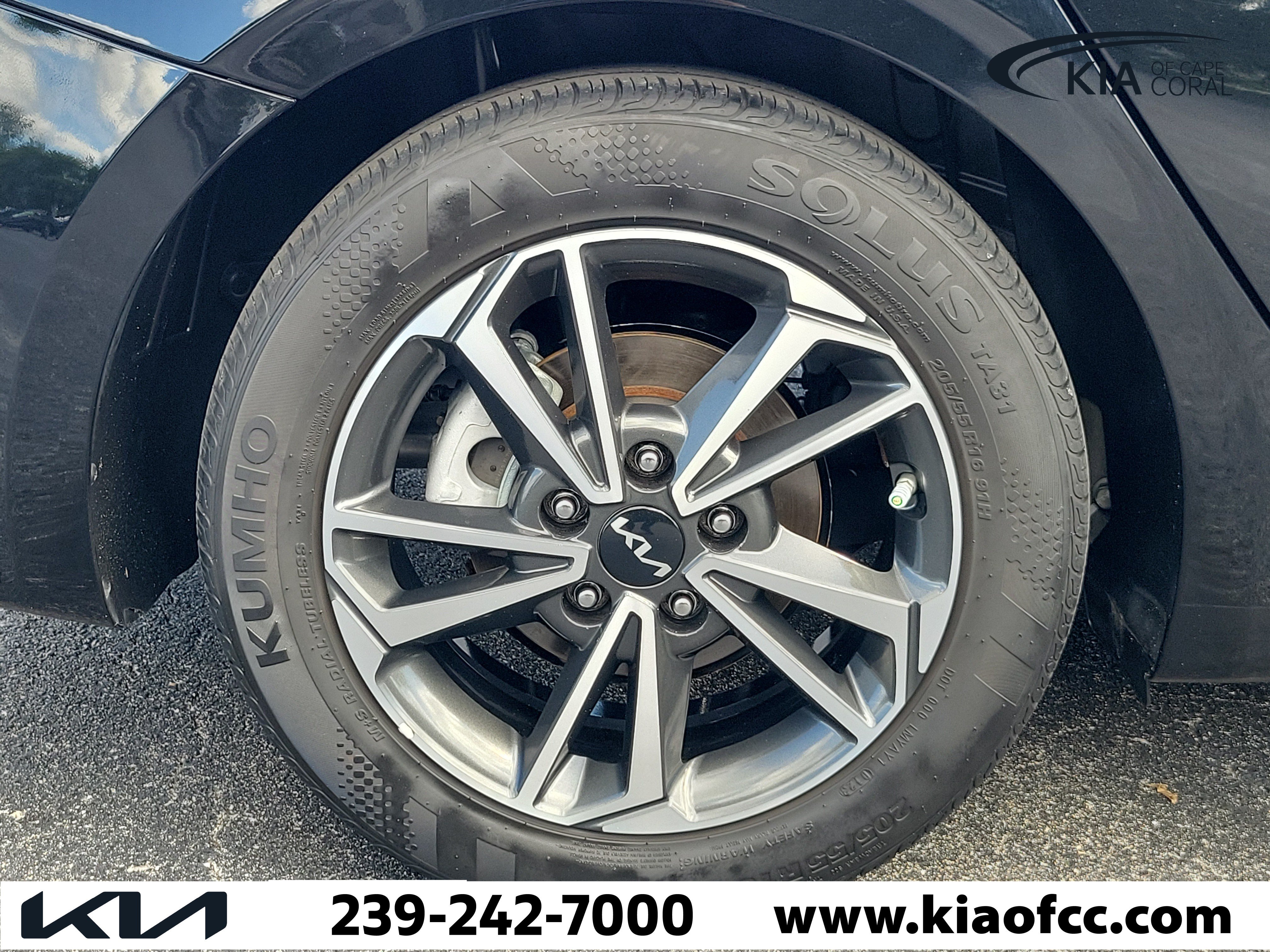 Certified 2023 Kia Forte LXS w/ LXS Technology Package FWD image 9