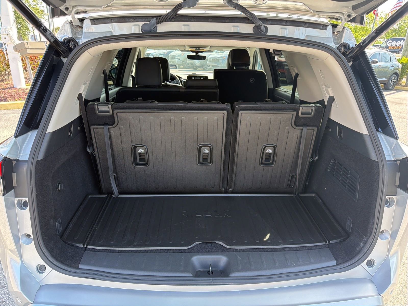 Certified 2024 Nissan Pathfinder Platinum w/ Cargo Package AWD/4WD image 12