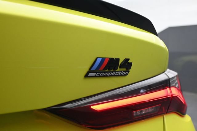 Used 2021 BMW M4 Competition w/ Executive Package RWD image 18