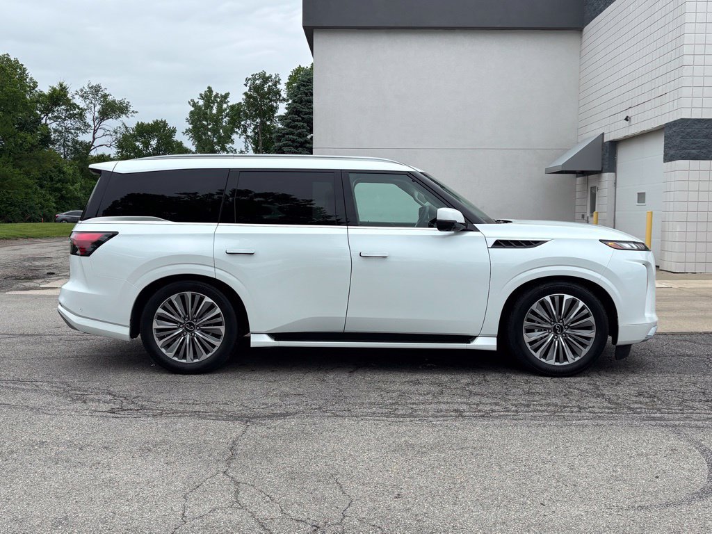 Used 2025 INFINITI QX80 Luxe AWD/4WD image 2