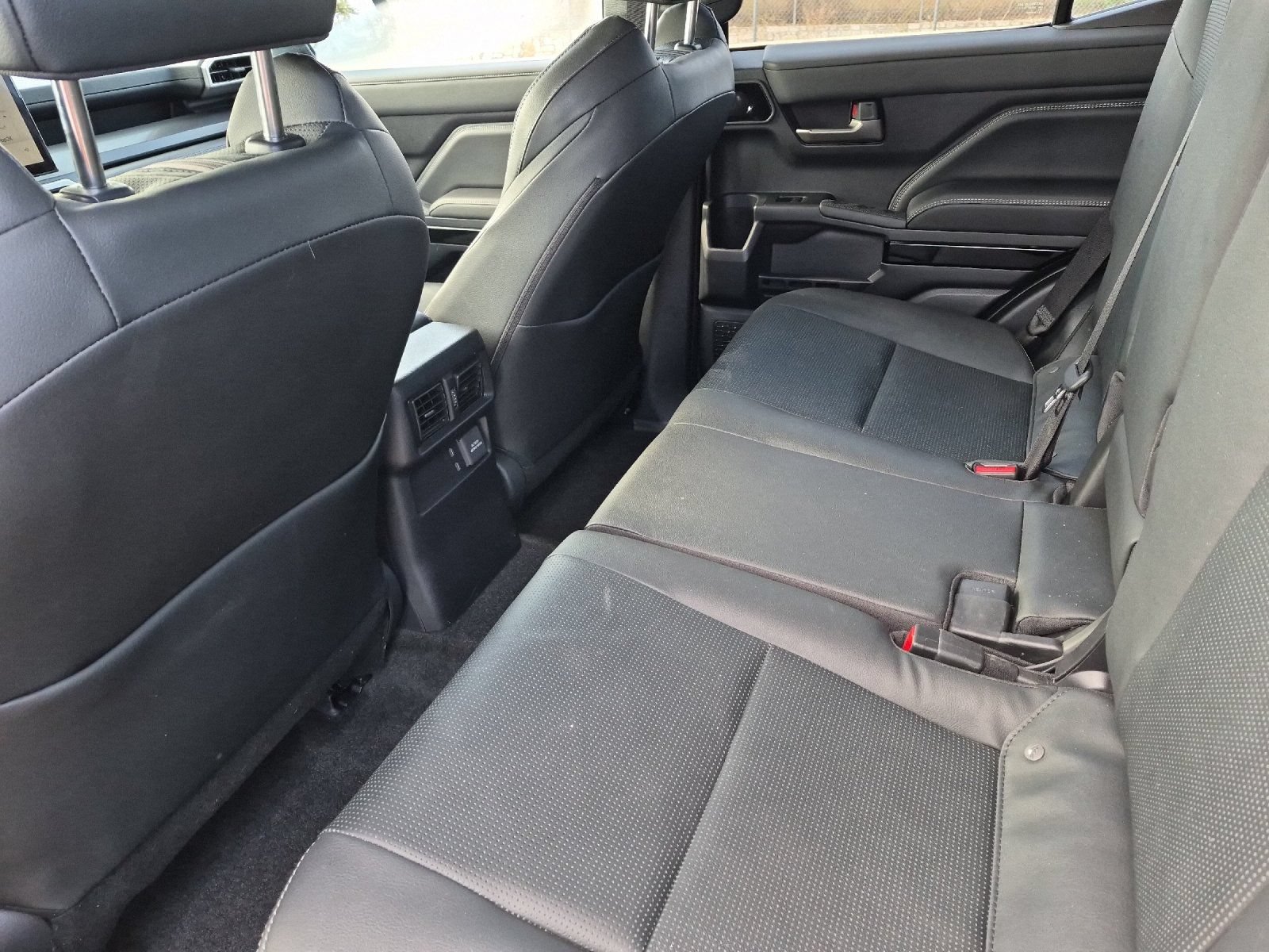 Certified 2025 Toyota 4Runner Limited AWD/4WD image 11