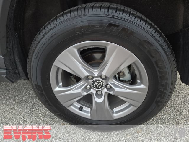 Used 2025 Toyota RAV4 XLE AWD/4WD image 24